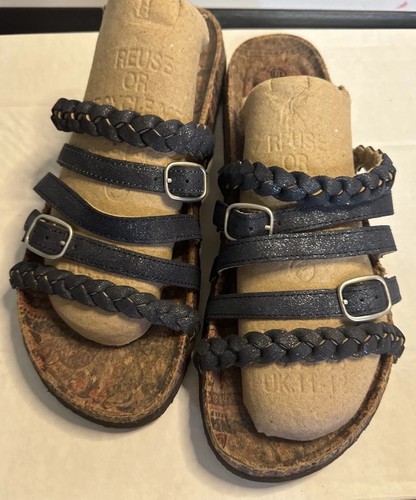 Muk luks strap size 10 - 5,
